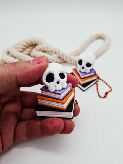 Skull Books Clicker – Spooky Bücherstapel Fidget Schlüsselanhänger