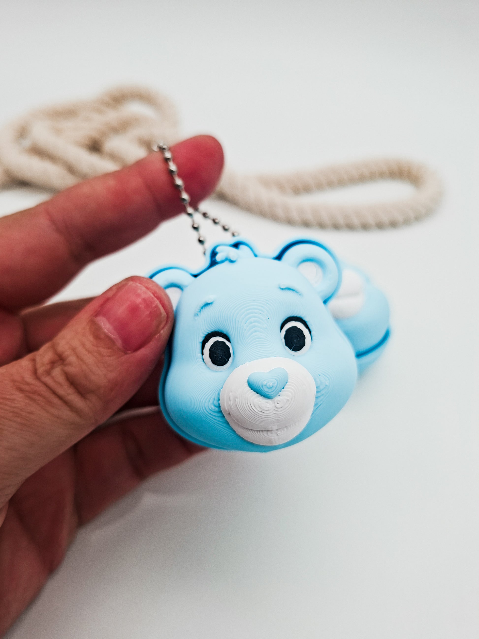 3D-gedruckter Bärchen Fidget Klicker mit liebevollem Design.