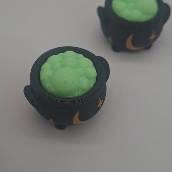 3D-gedruckter Hexenkessel Fidget Klicker mit liebevollem Design.